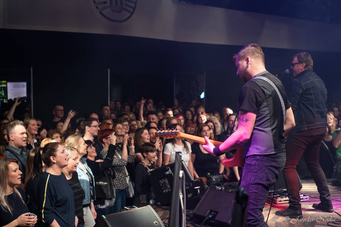 Michal Hrůza zavítal se svým klubovým turné do Lucerna Music Baru. Zazpívala i Nelly