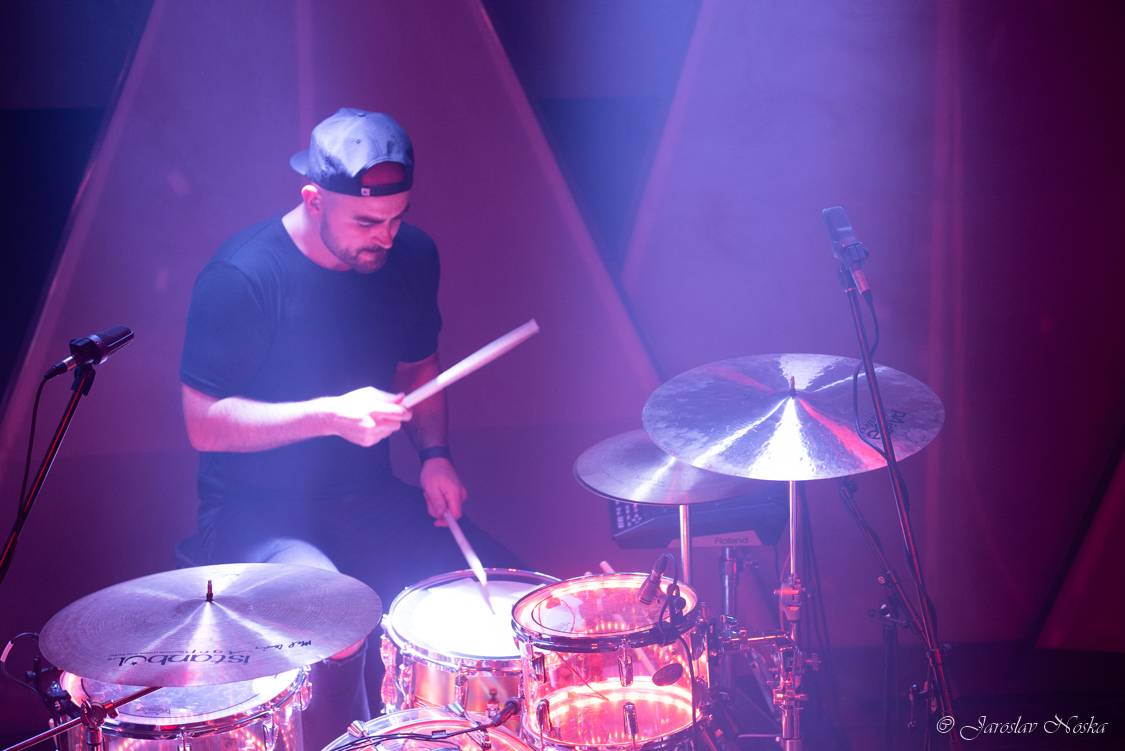 Michal Hrůza zavítal se svým klubovým turné do Lucerna Music Baru. Zazpívala i Nelly