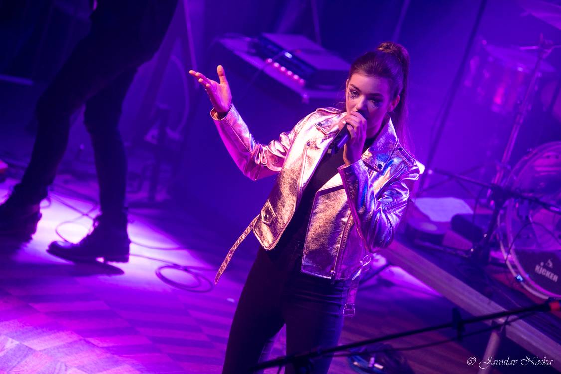 Michal Hrůza zavítal se svým klubovým turné do Lucerna Music Baru. Zazpívala i Nelly