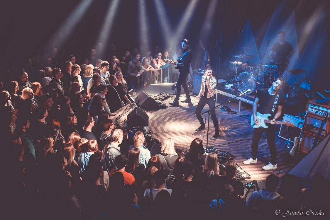 Michal Hrůza zavítal se svým klubovým turné do Lucerna Music Baru. Zazpívala i Nelly