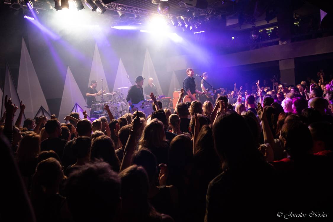 Michal Hrůza zavítal se svým klubovým turné do Lucerna Music Baru. Zazpívala i Nelly