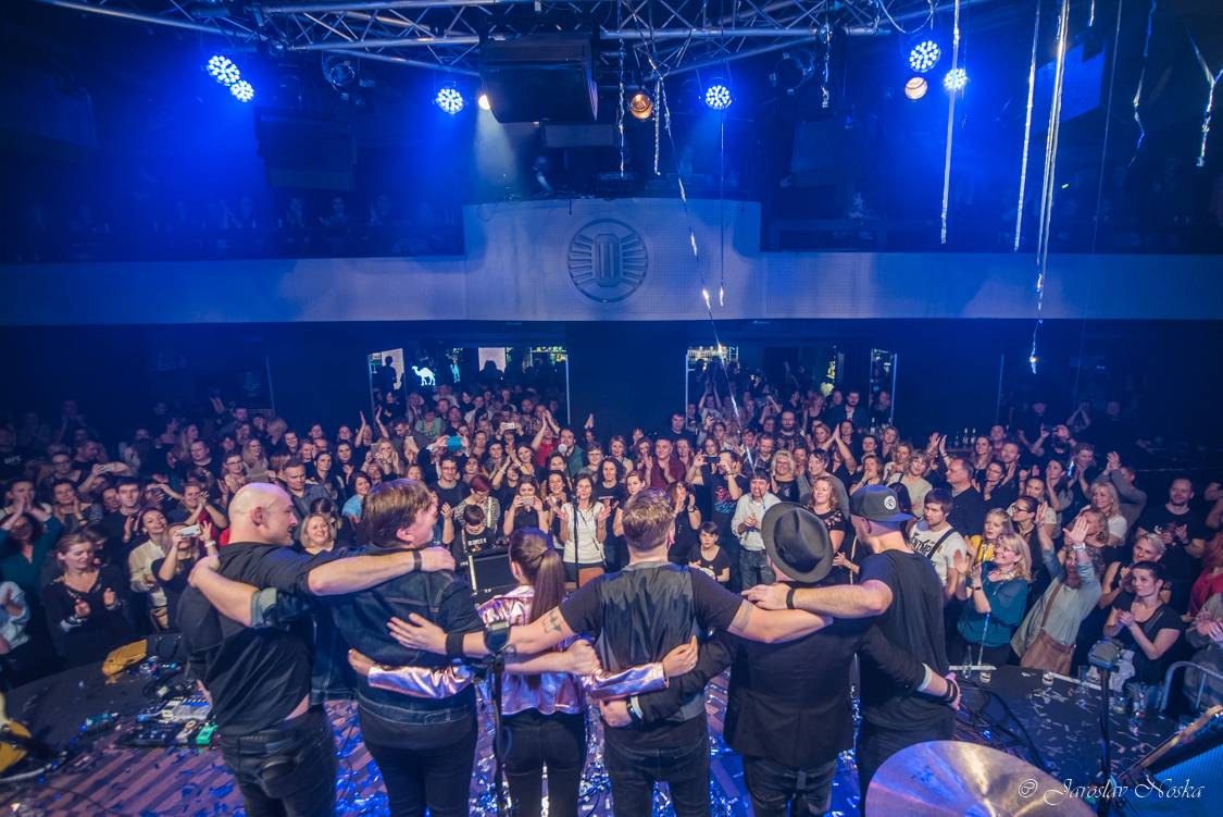 Michal Hrůza zavítal se svým klubovým turné do Lucerna Music Baru. Zazpívala i Nelly