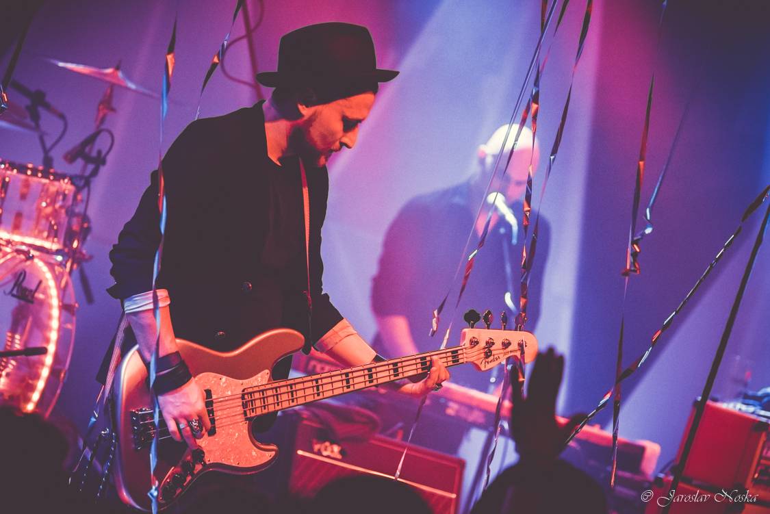 Michal Hrůza zavítal se svým klubovým turné do Lucerna Music Baru. Zazpívala i Nelly