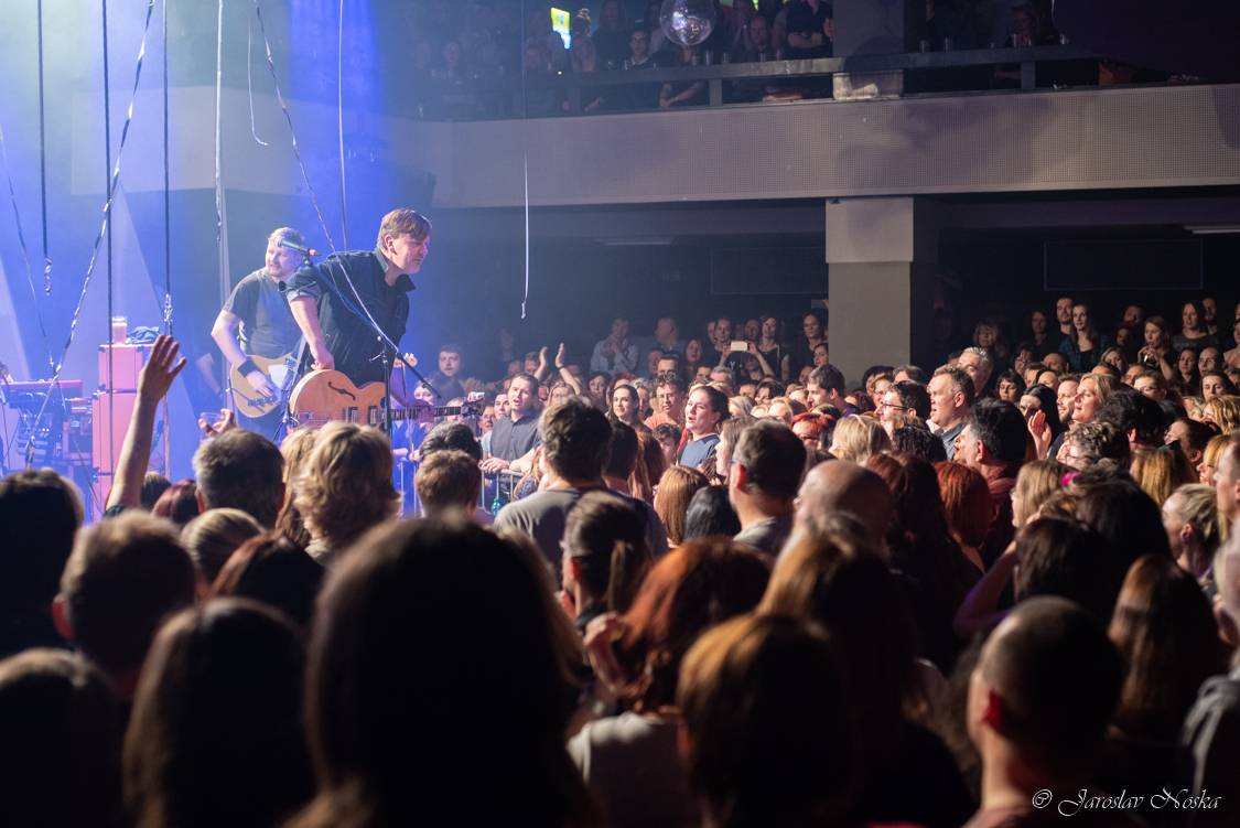 Michal Hrůza zavítal se svým klubovým turné do Lucerna Music Baru. Zazpívala i Nelly