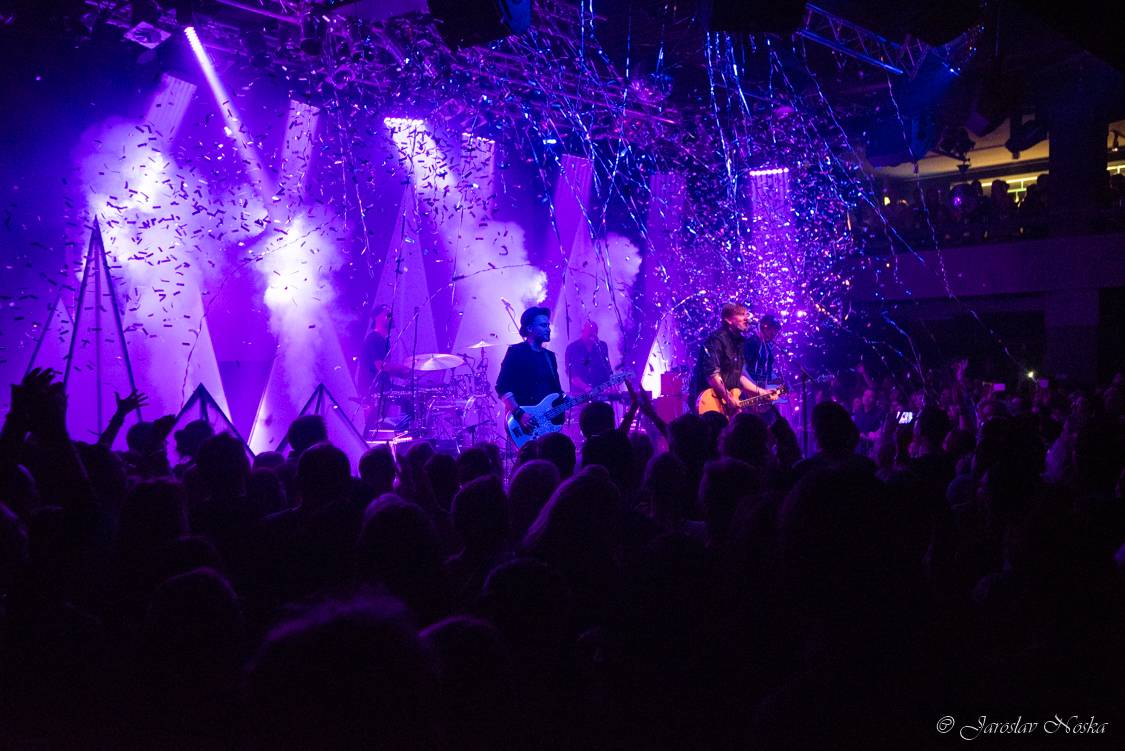 Michal Hrůza zavítal se svým klubovým turné do Lucerna Music Baru. Zazpívala i Nelly