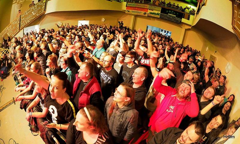 Harlej ve Svitavách děkovali tamním fanouškům, za odměnu s nimi šli po koncertě na pivo