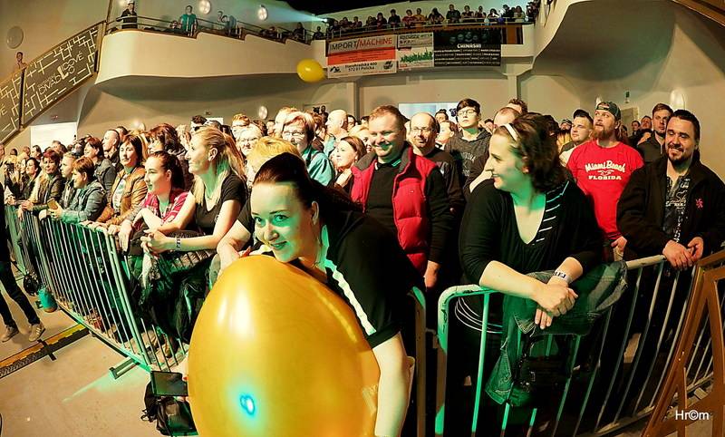 Harlej ve Svitavách děkovali tamním fanouškům, za odměnu s nimi šli po koncertě na pivo