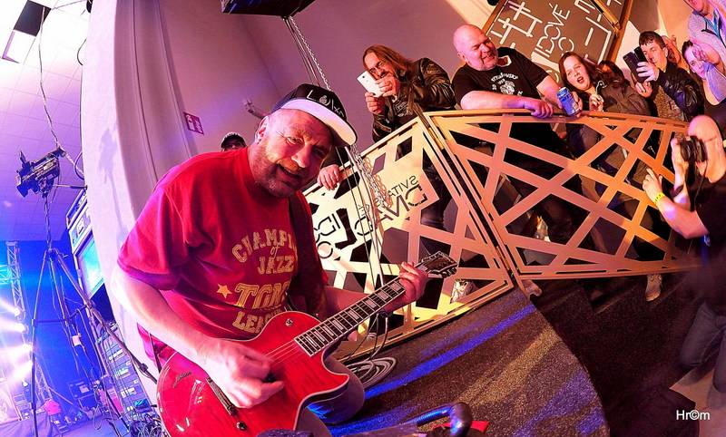 Harlej ve Svitavách děkovali tamním fanouškům, za odměnu s nimi šli po koncertě na pivo