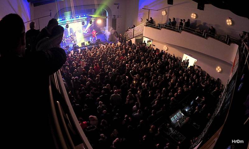 Harlej ve Svitavách děkovali tamním fanouškům, za odměnu s nimi šli po koncertě na pivo