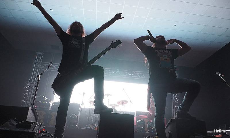 Harlej ve Svitavách děkovali tamním fanouškům, za odměnu s nimi šli po koncertě na pivo