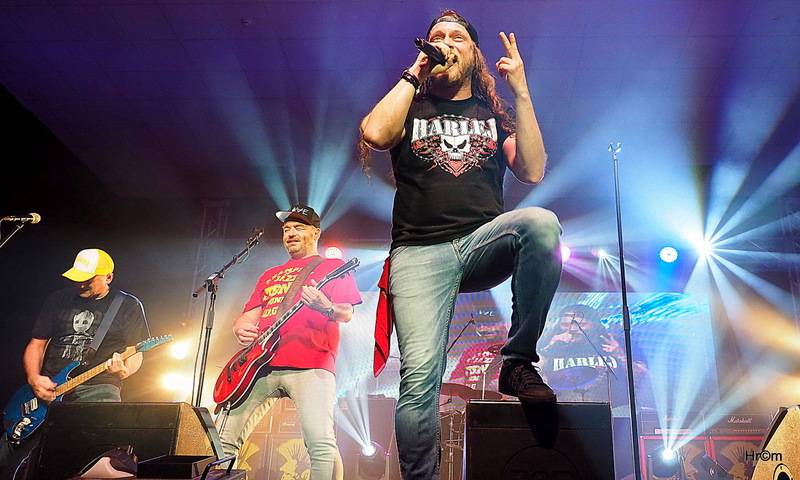 Harlej ve Svitavách děkovali tamním fanouškům, za odměnu s nimi šli po koncertě na pivo