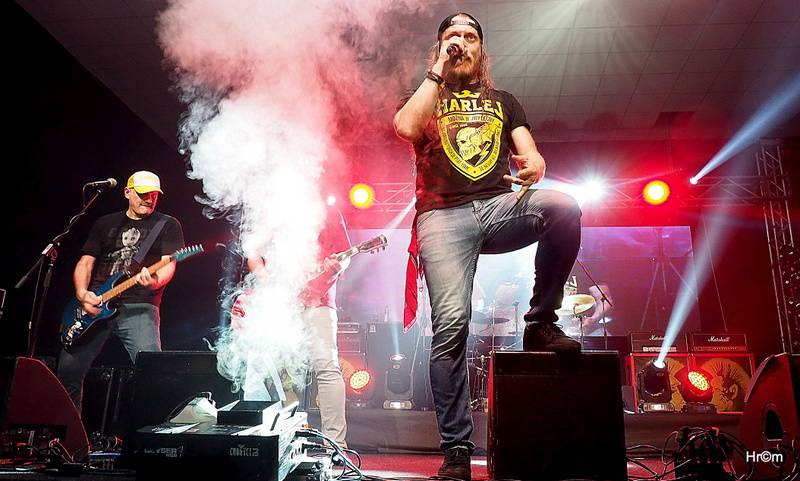 Harlej ve Svitavách děkovali tamním fanouškům, za odměnu s nimi šli po koncertě na pivo