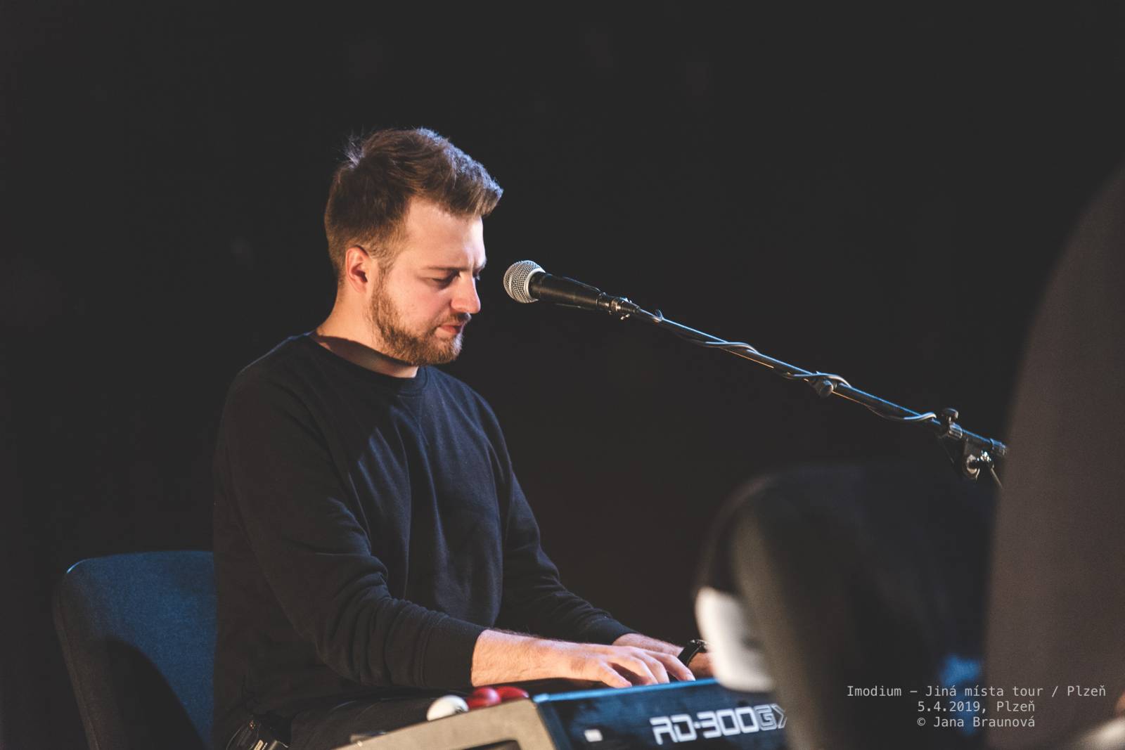 Imodium se loučili v Plzni, atmosféru koncertu dokreslovaly projíždějící vlaky