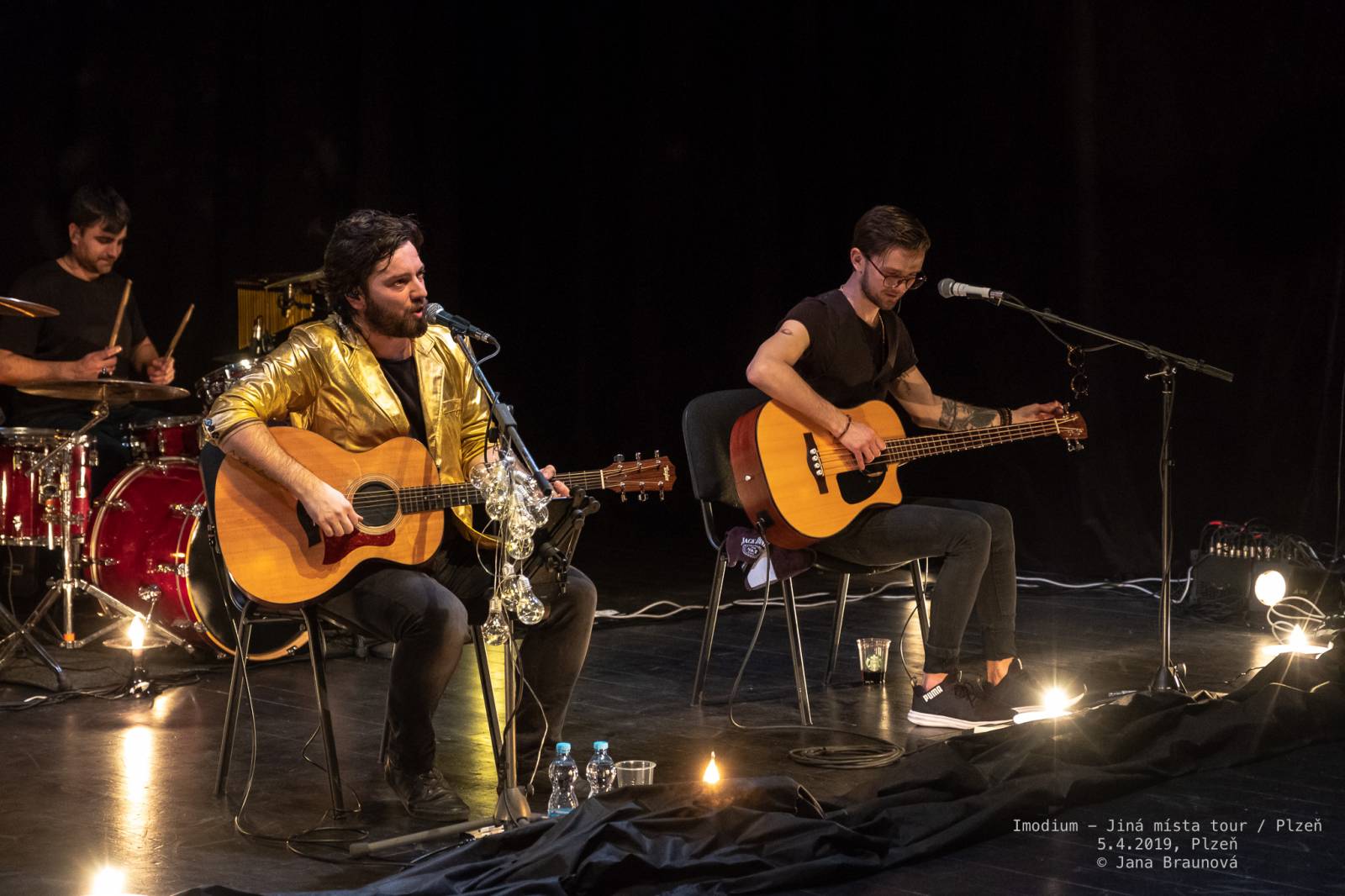 Imodium se loučili v Plzni, atmosféru koncertu dokreslovaly projíždějící vlaky