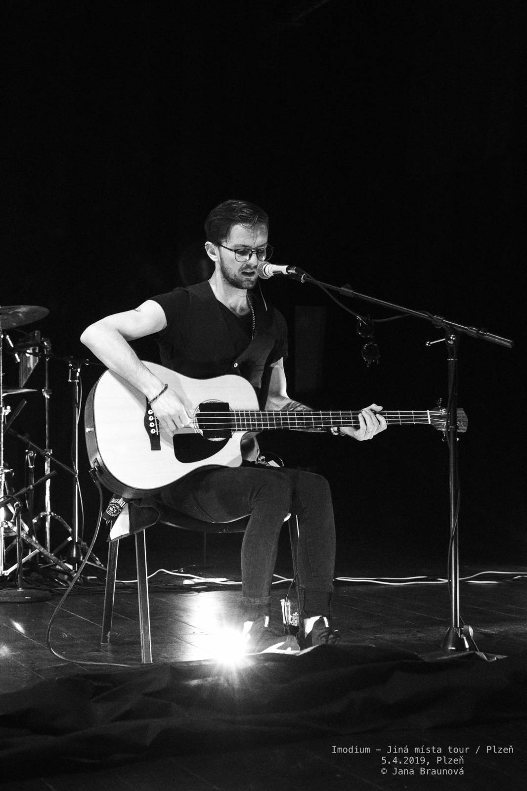 Imodium se loučili v Plzni, atmosféru koncertu dokreslovaly projíždějící vlaky