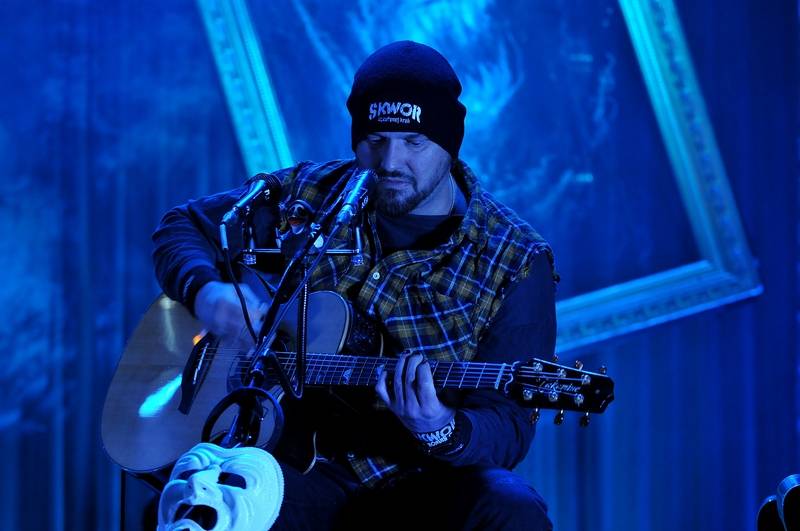 Škwor zahrál v Plzni své rockové hity unplugged