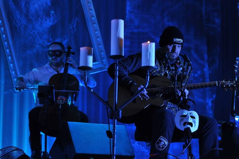 Škwor zahrál v Plzni své rockové hity unplugged