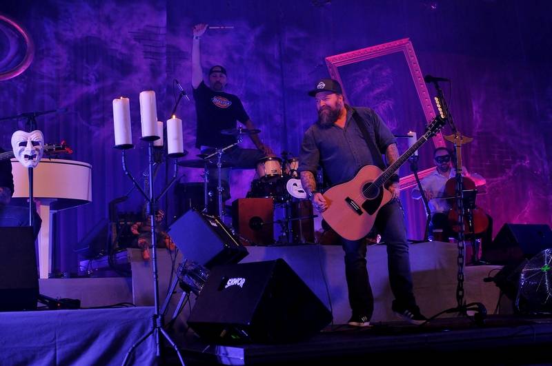 Škwor zahrál v Plzni své rockové hity unplugged