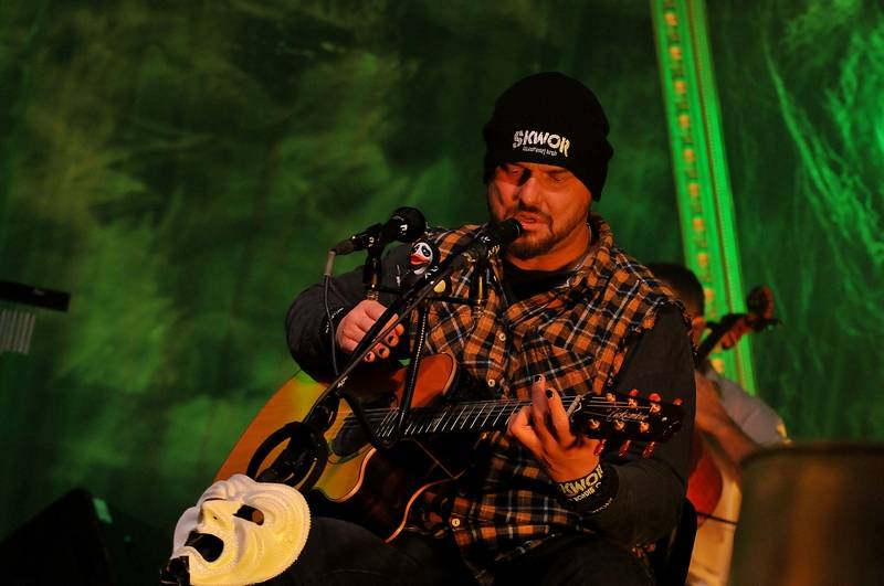 Škwor zahrál v Plzni své rockové hity unplugged