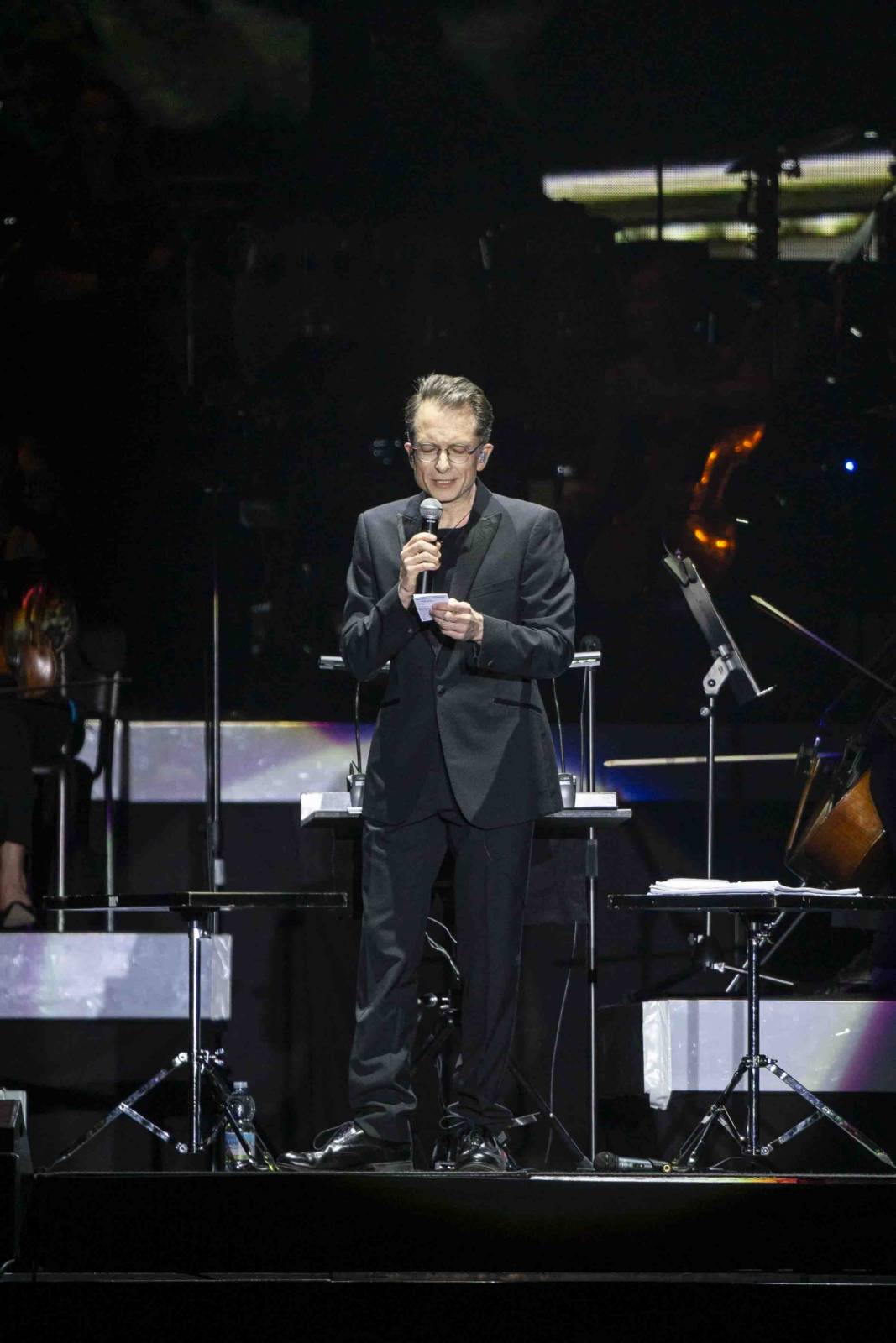 Hans Zimmer ukázal v O2 areně svůj svět. Zahrnoval Piráty z Karibiku, Temného rytíře a další slavné filmové melodie