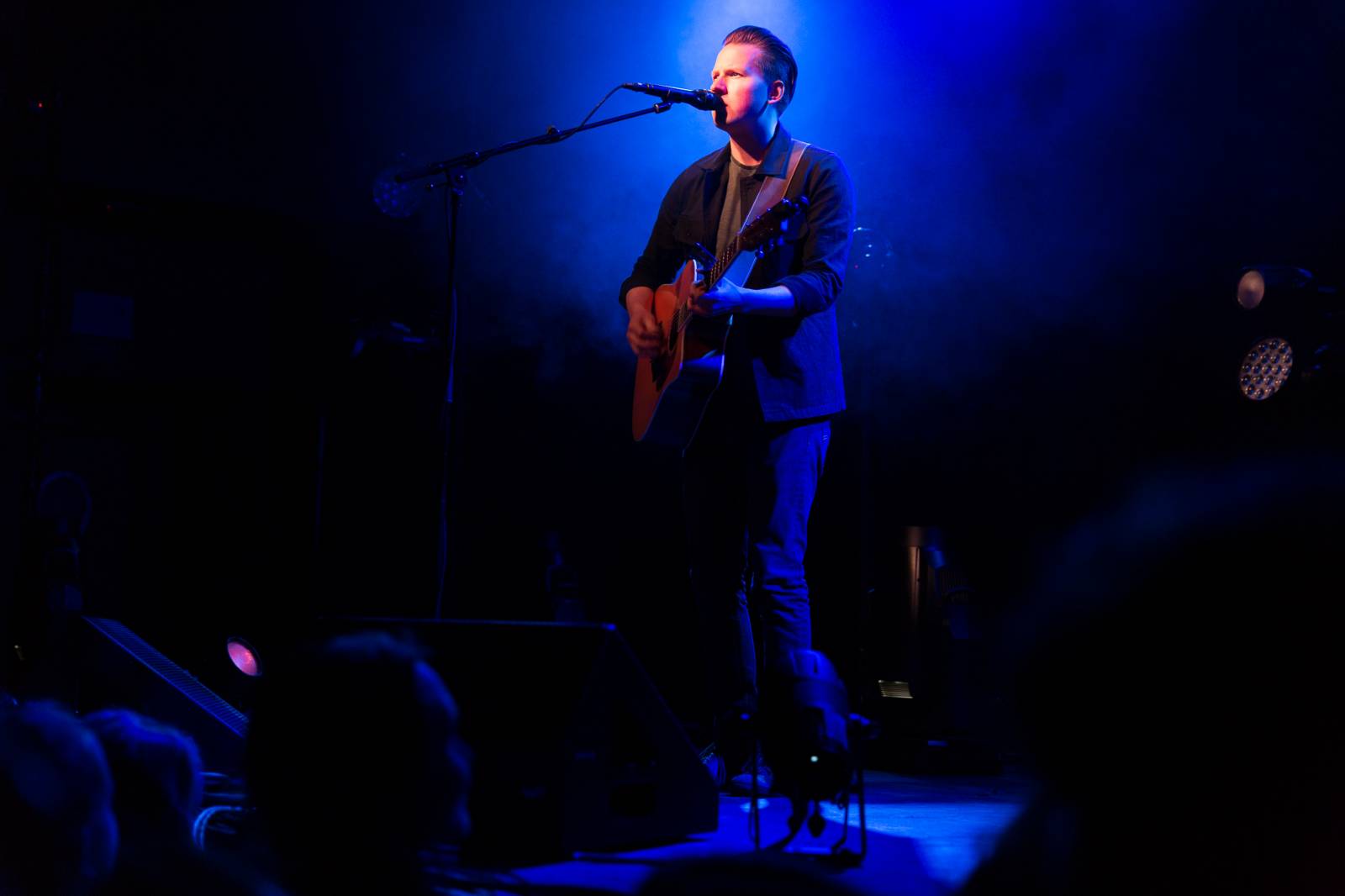 Passenger v Roxy uhranul intimní atmosférou