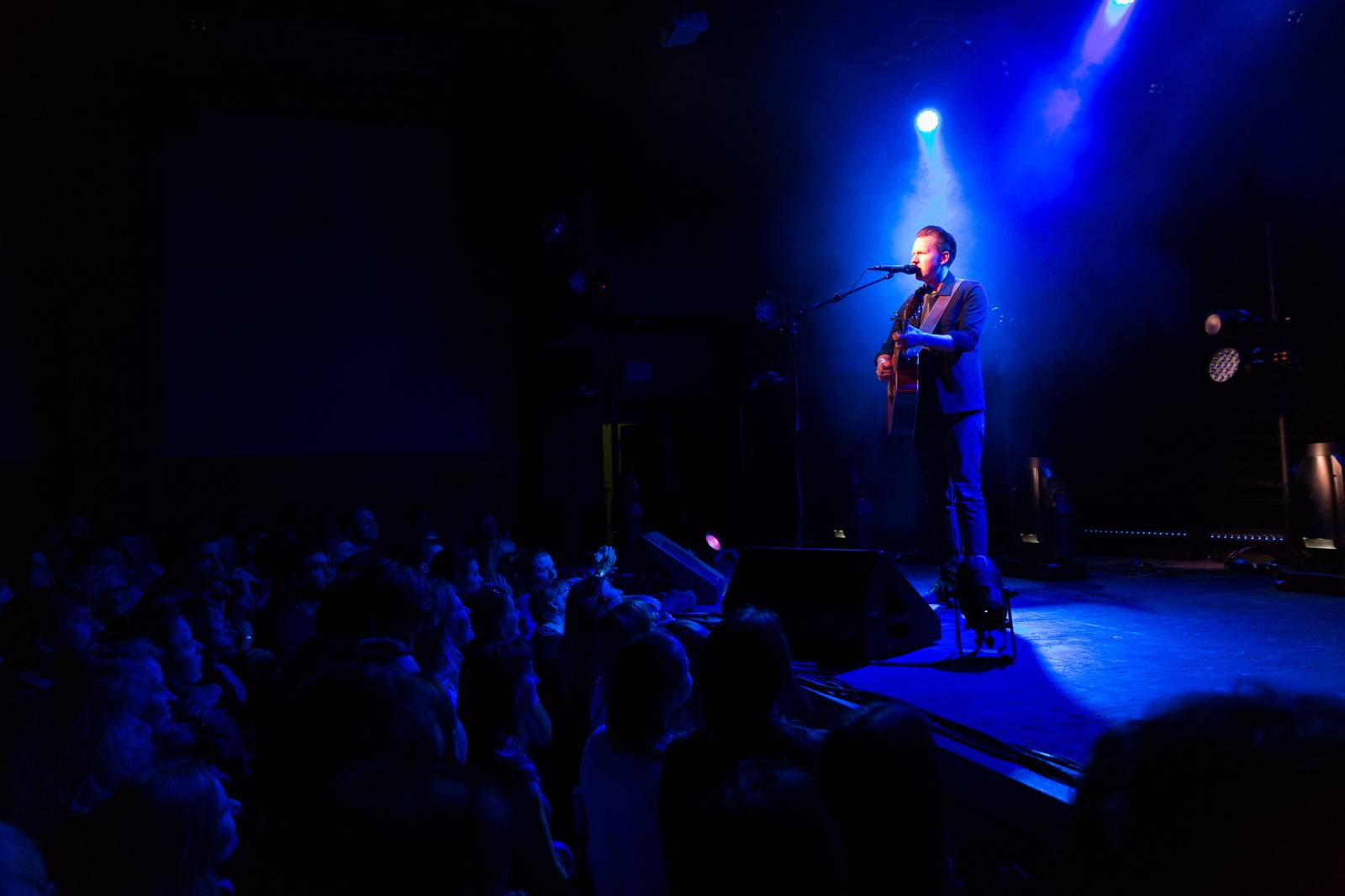 Passenger v Roxy uhranul intimní atmosférou