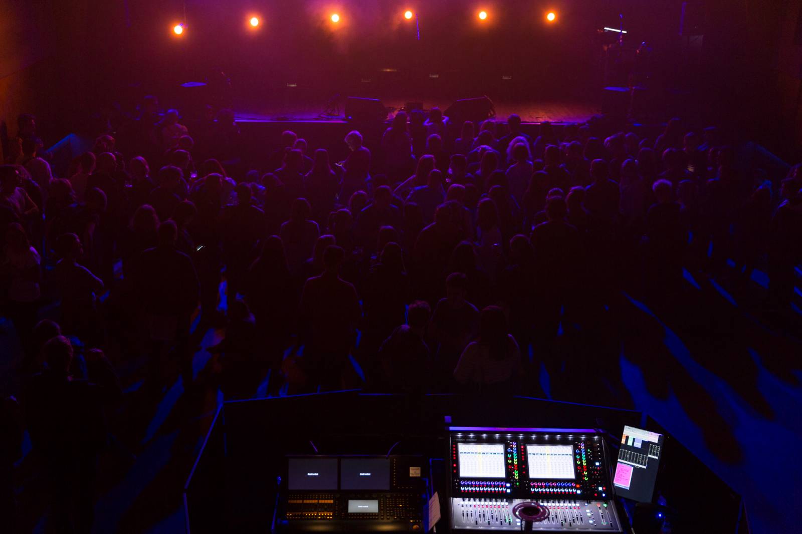 Passenger v Roxy uhranul intimní atmosférou