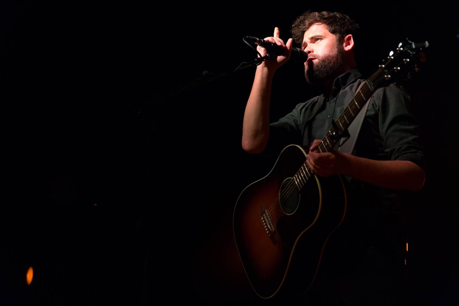 Passenger v Roxy uhranul intimní atmosférou