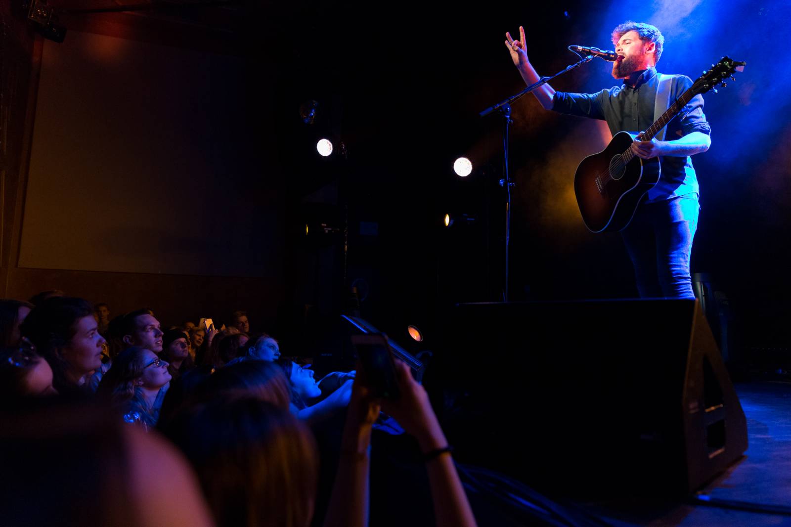 Passenger v Roxy uhranul intimní atmosférou