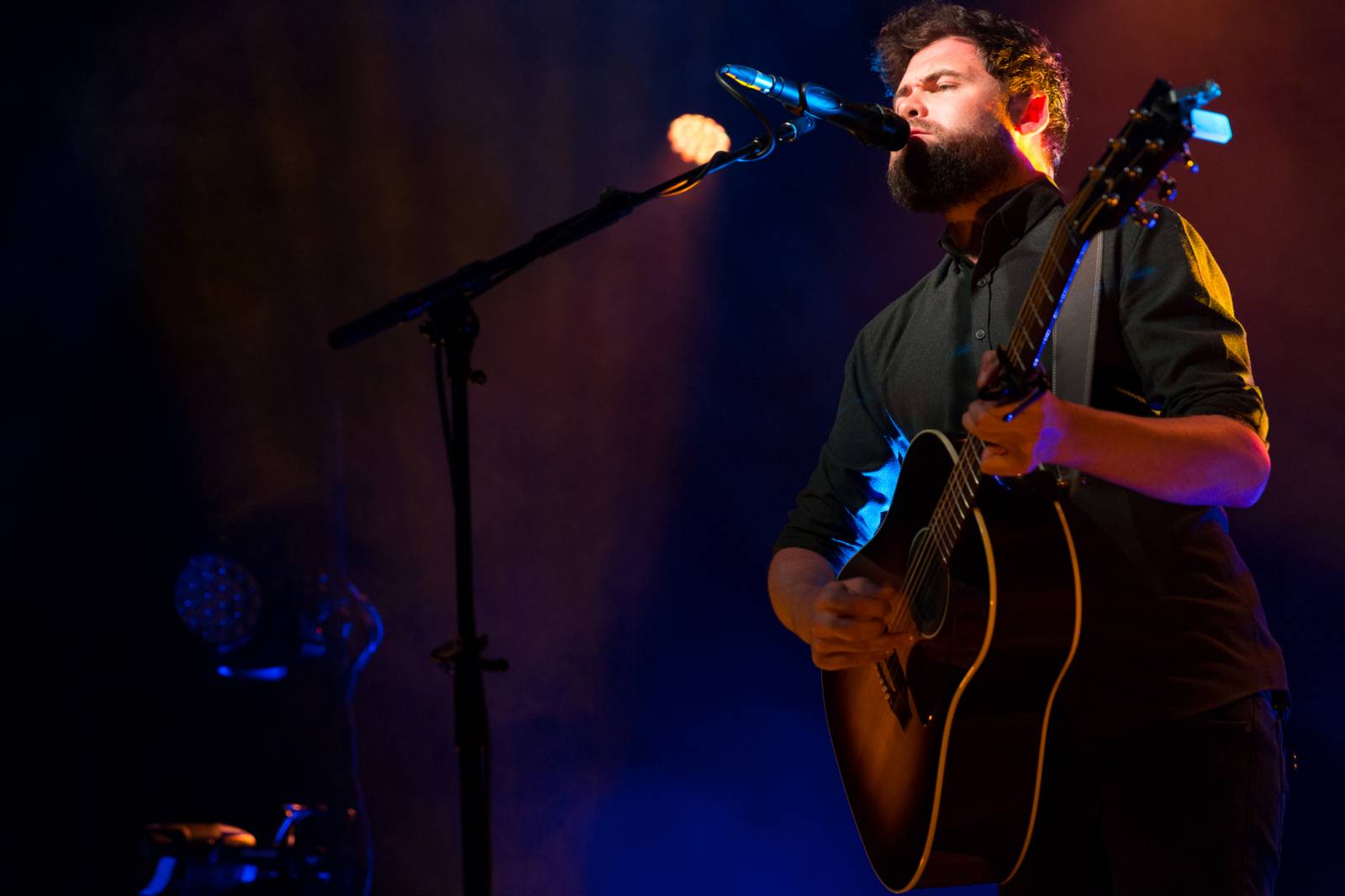 Passenger v Roxy uhranul intimní atmosférou