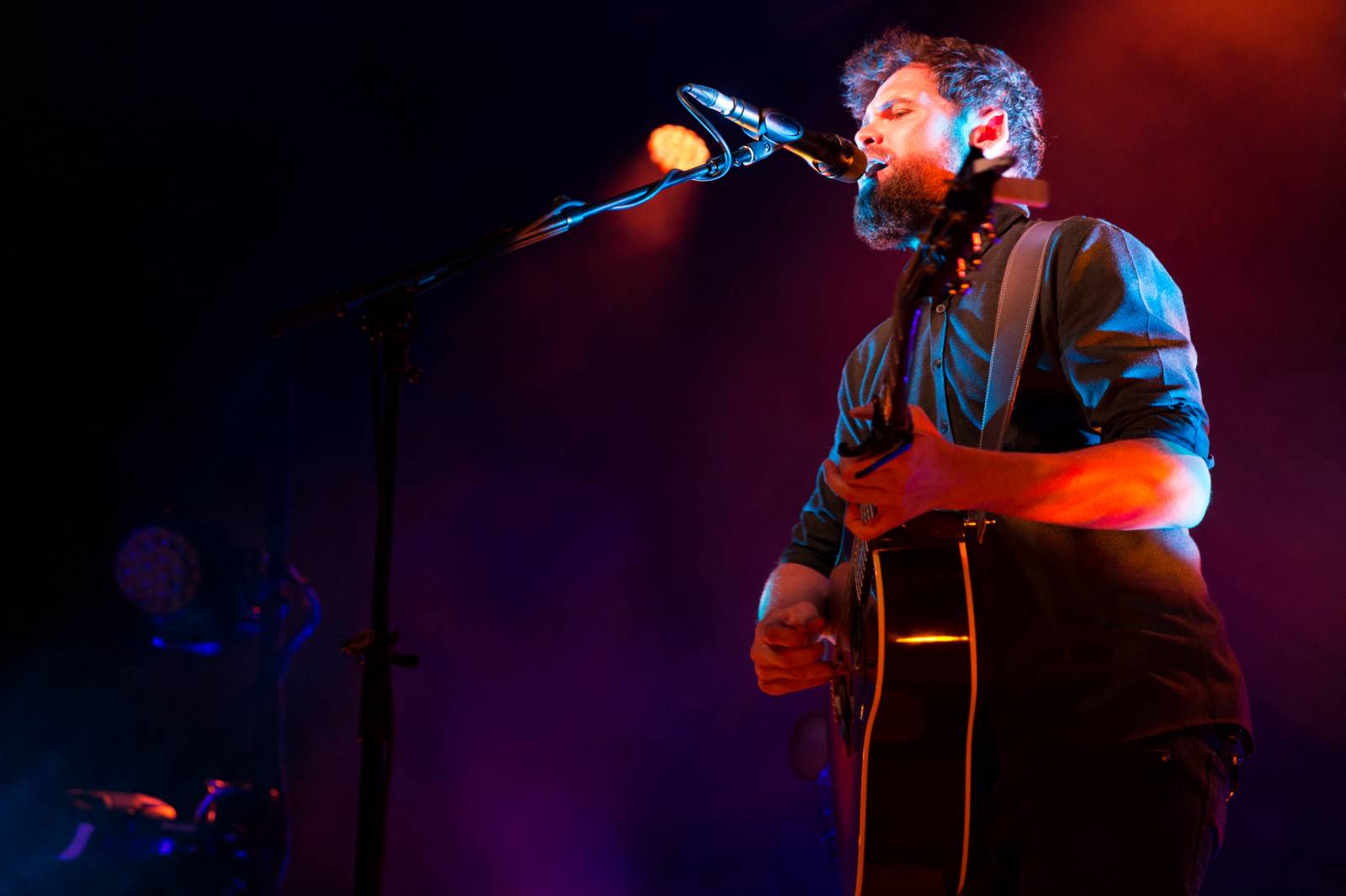 Passenger v Roxy uhranul intimní atmosférou