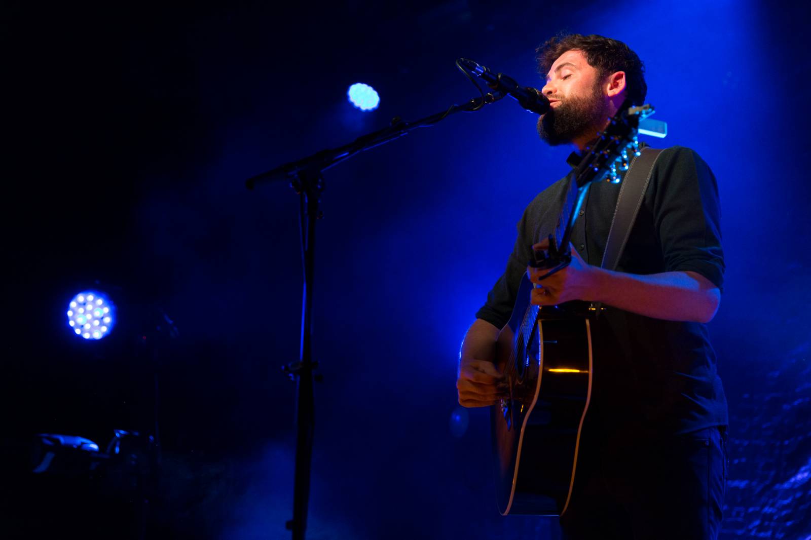 Passenger v Roxy uhranul intimní atmosférou