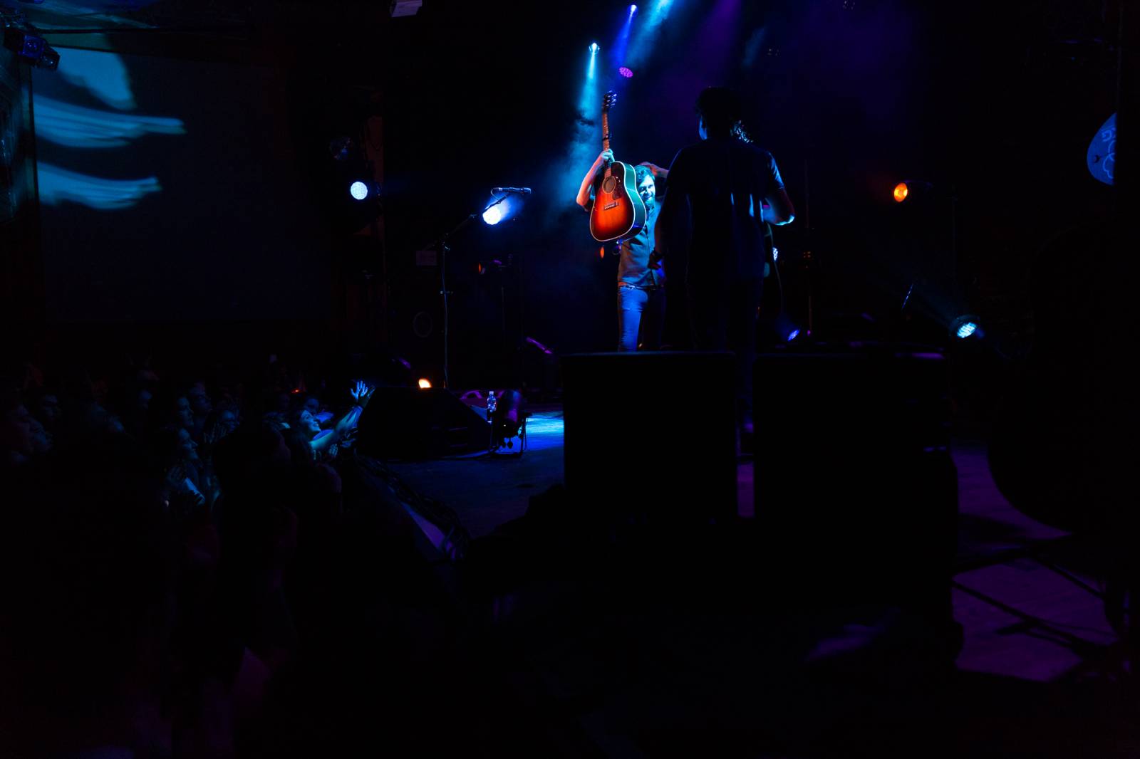 Passenger v Roxy uhranul intimní atmosférou