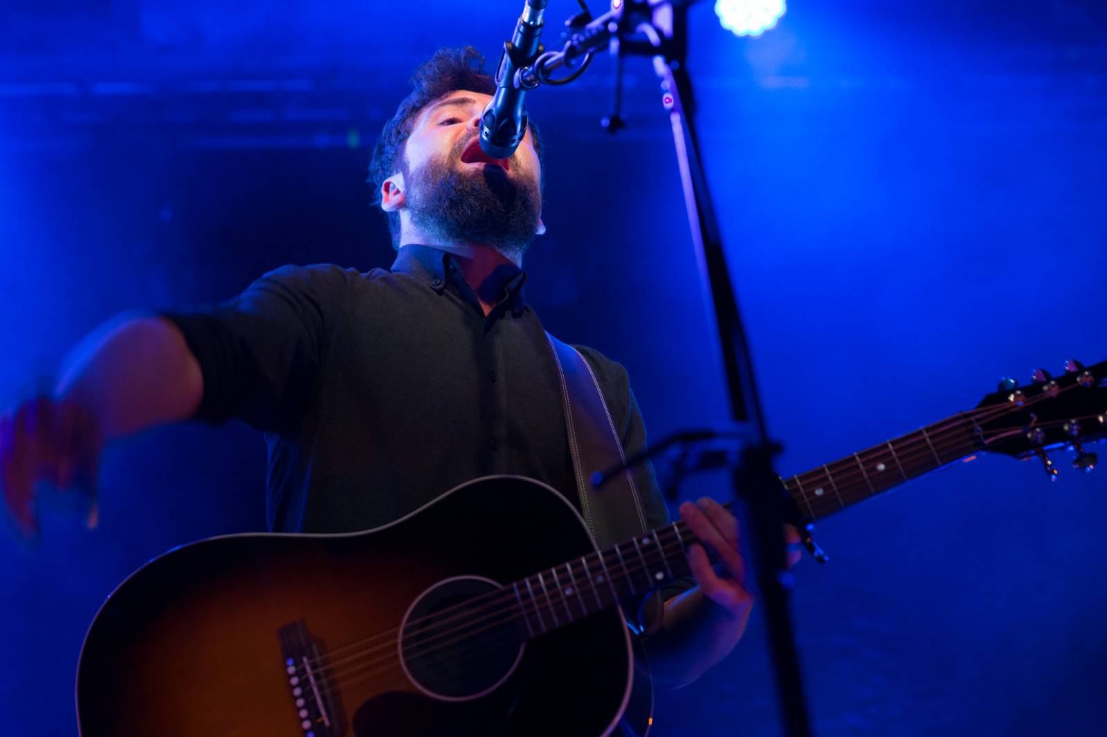 Passenger v Roxy uhranul intimní atmosférou