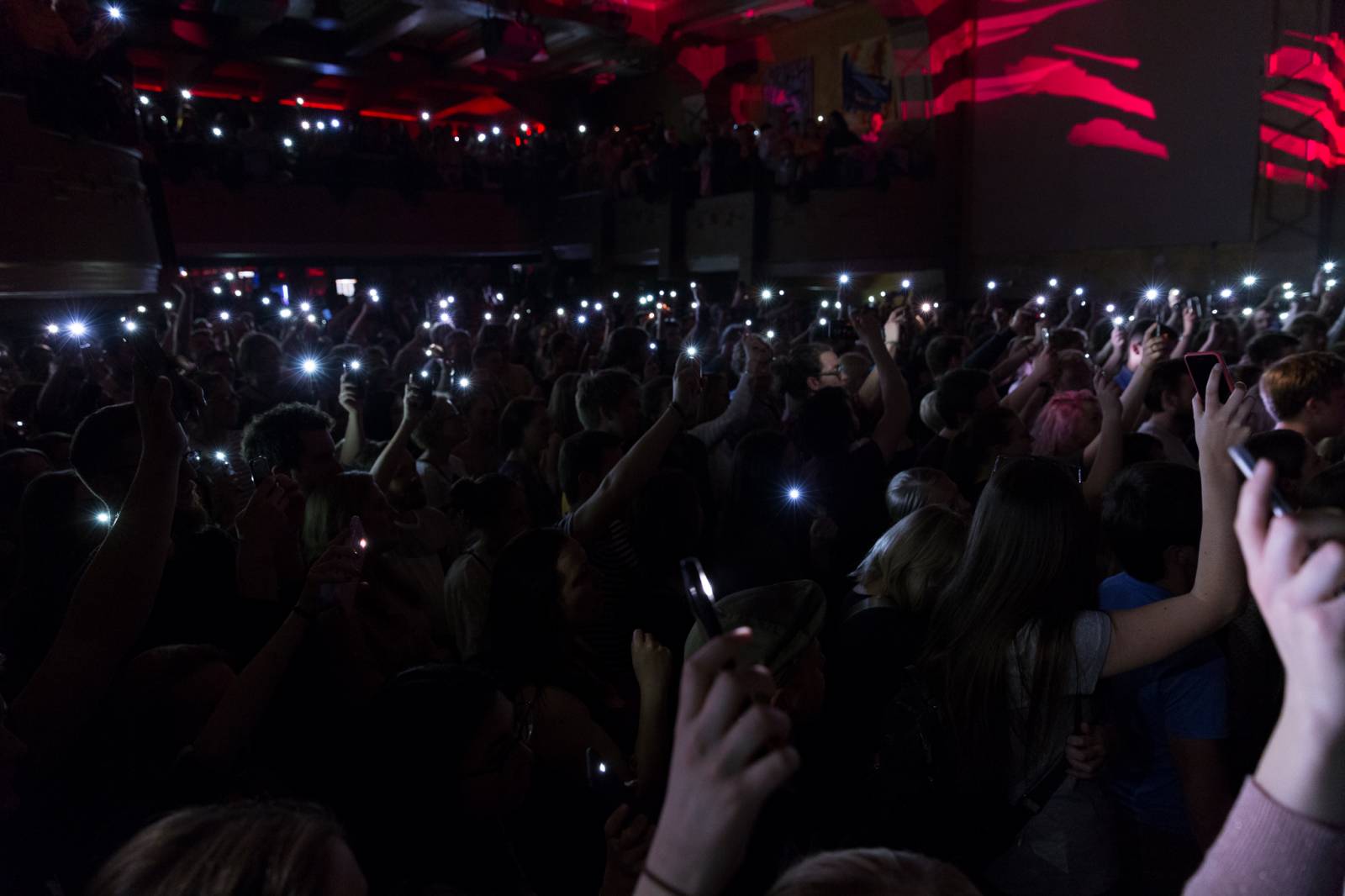 Passenger v Roxy uhranul intimní atmosférou