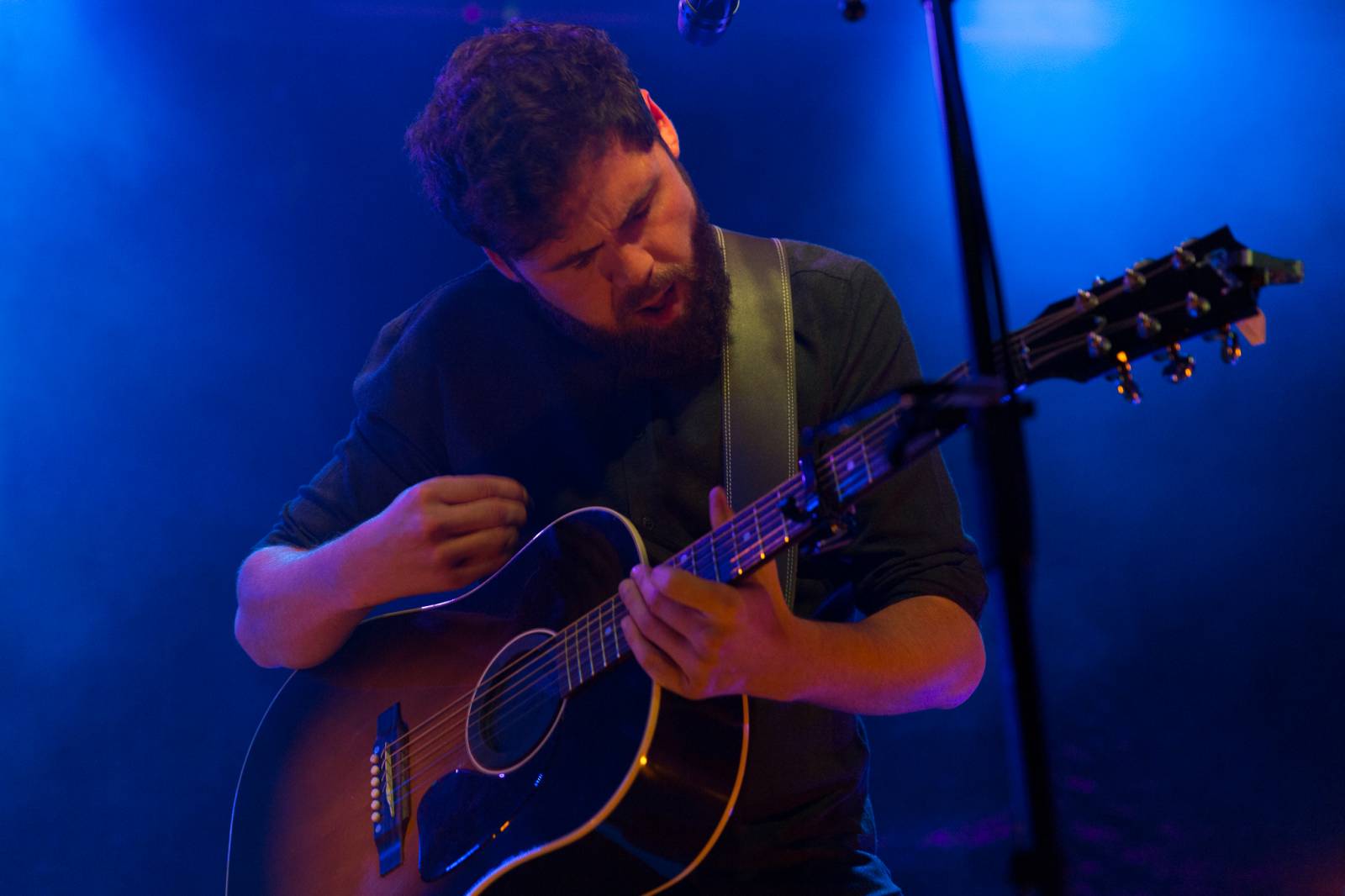 Passenger v Roxy uhranul intimní atmosférou