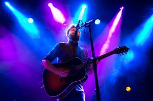 Passenger v Roxy uhranul intimní atmosférou