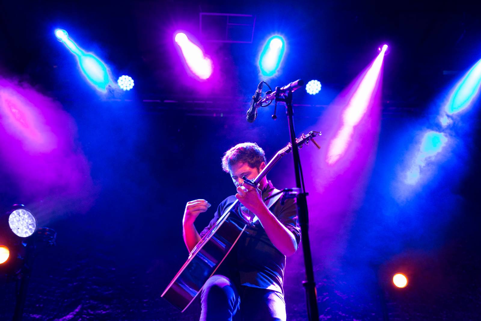 Passenger v Roxy uhranul intimní atmosférou