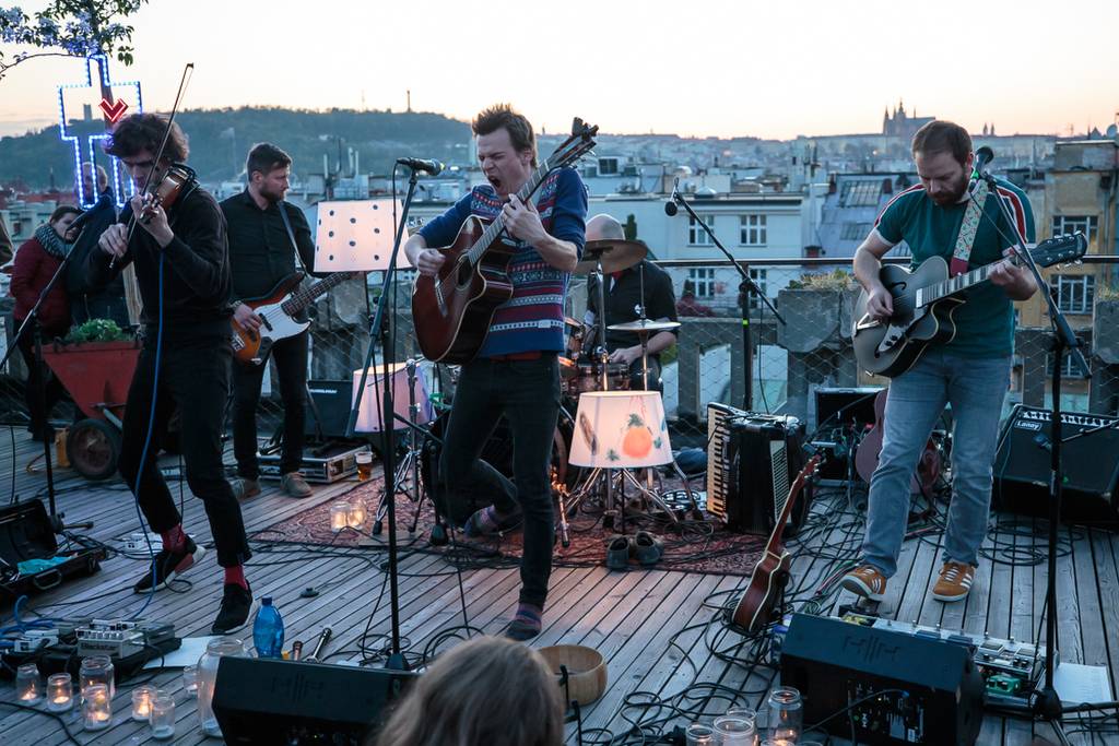 Zrní vzpomínali na střeše Lucerny na Václava Havla