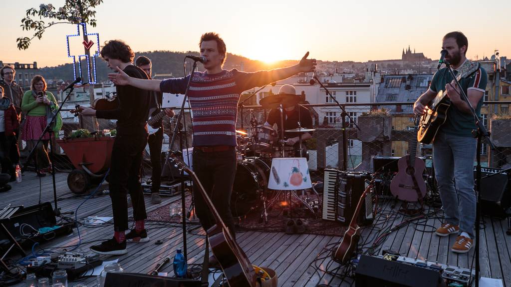 Zrní vzpomínali na střeše Lucerny na Václava Havla