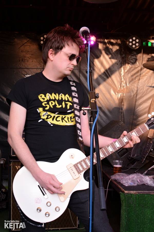 Barevné účesy, punk a teplé počasí: Číro Fest v první den rozhýbali SPS, Streetmachine nebo Vychcaný knedlíky