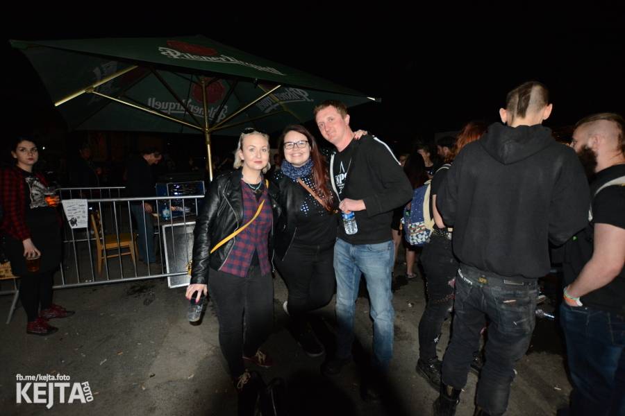 Barevné účesy, punk a teplé počasí: Číro Fest v první den rozhýbali SPS, Streetmachine nebo Vychcaný knedlíky