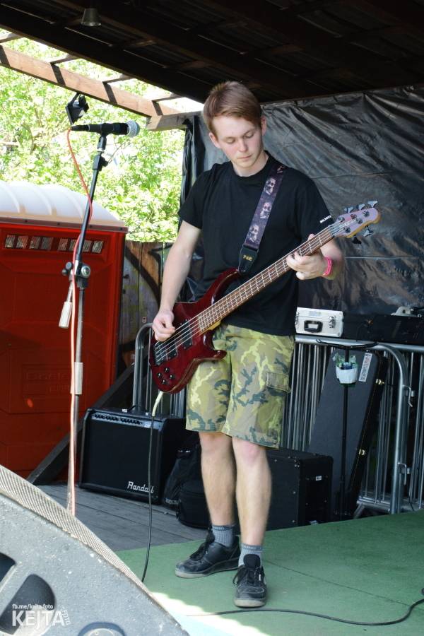 Punkový Číro Fest: Přehlídka barevných vlasů pokračovala i druhý den. Hráli Plexis nebo S-T-K