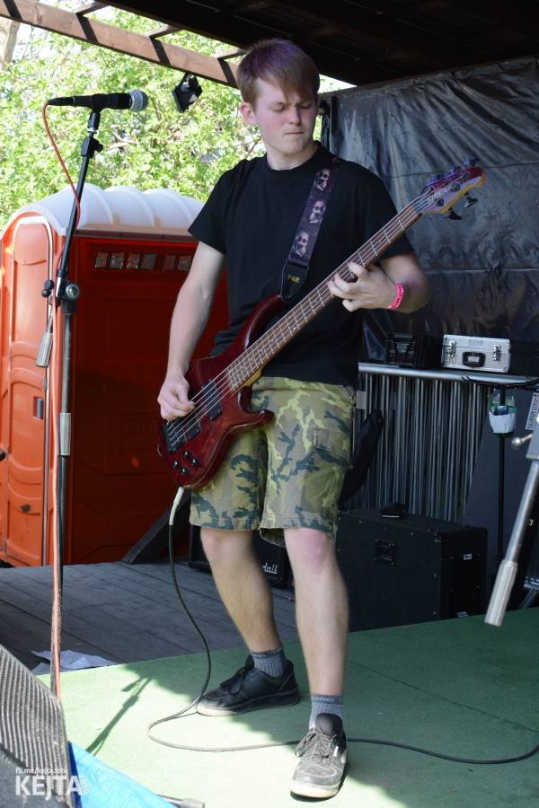 Punkový Číro Fest: Přehlídka barevných vlasů pokračovala i druhý den. Hráli Plexis nebo S-T-K