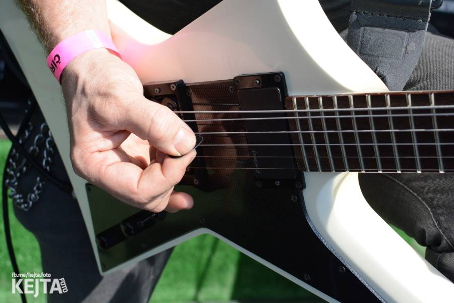 Punkový Číro Fest: Přehlídka barevných vlasů pokračovala i druhý den. Hráli Plexis nebo S-T-K