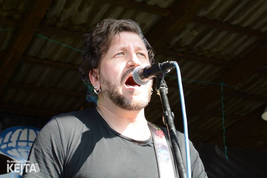 Punkový Číro Fest: Přehlídka barevných vlasů pokračovala i druhý den. Hráli Plexis nebo S-T-K