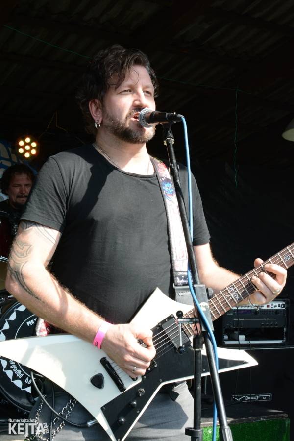 Punkový Číro Fest: Přehlídka barevných vlasů pokračovala i druhý den. Hráli Plexis nebo S-T-K