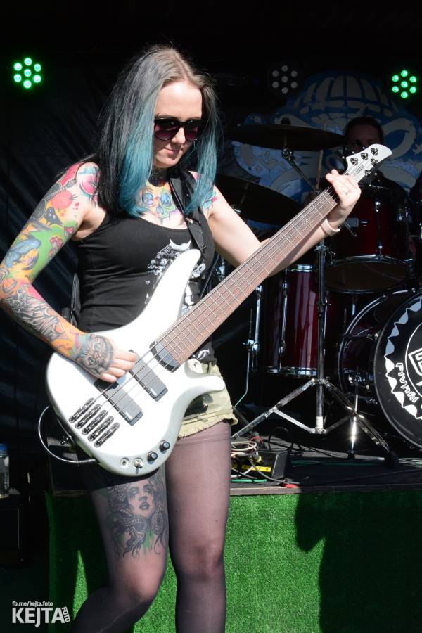 Punkový Číro Fest: Přehlídka barevných vlasů pokračovala i druhý den. Hráli Plexis nebo S-T-K