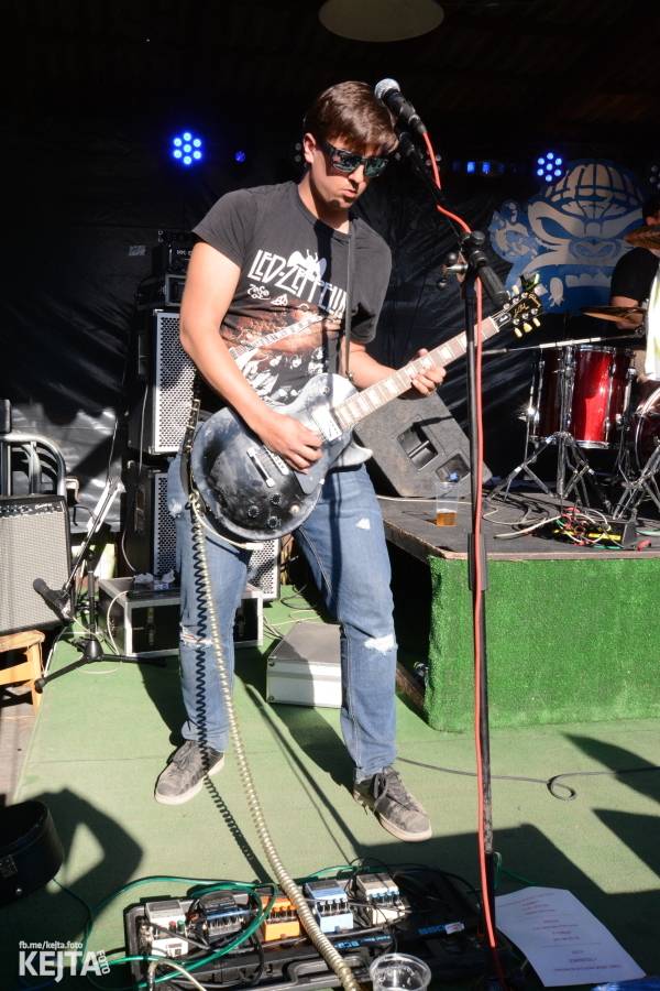 Punkový Číro Fest: Přehlídka barevných vlasů pokračovala i druhý den. Hráli Plexis nebo S-T-K