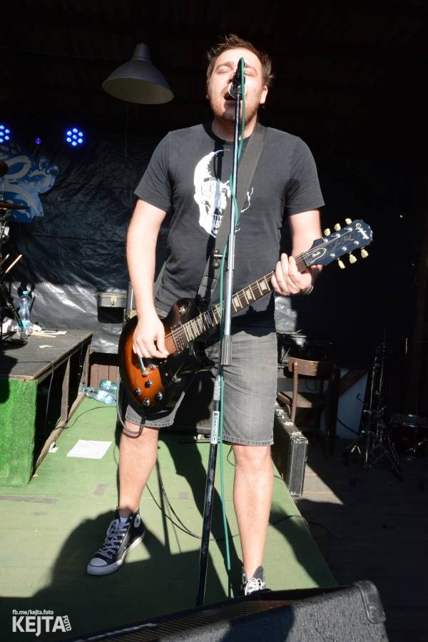 Punkový Číro Fest: Přehlídka barevných vlasů pokračovala i druhý den. Hráli Plexis nebo S-T-K